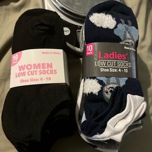 20 pair women’s socks new in package